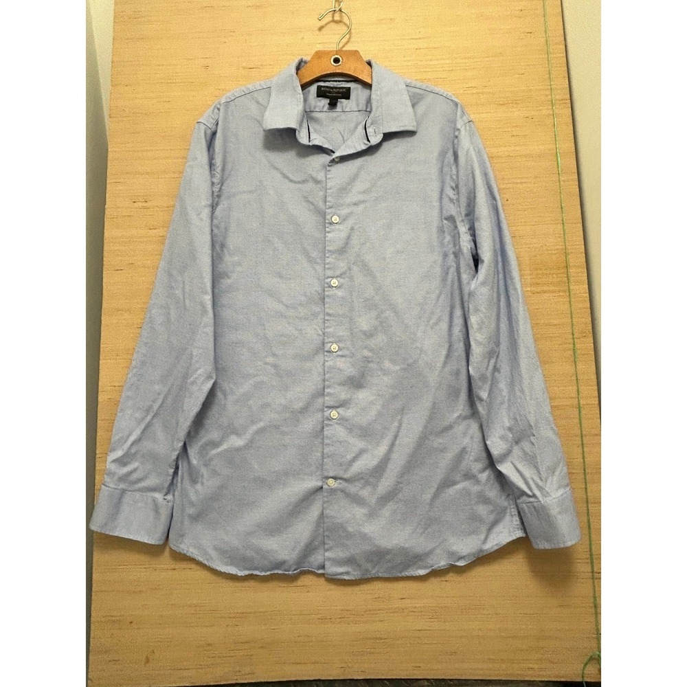 Banana Republic Wrinkle Resistant Long Sleeve Button Down Shirt Light Blue L
